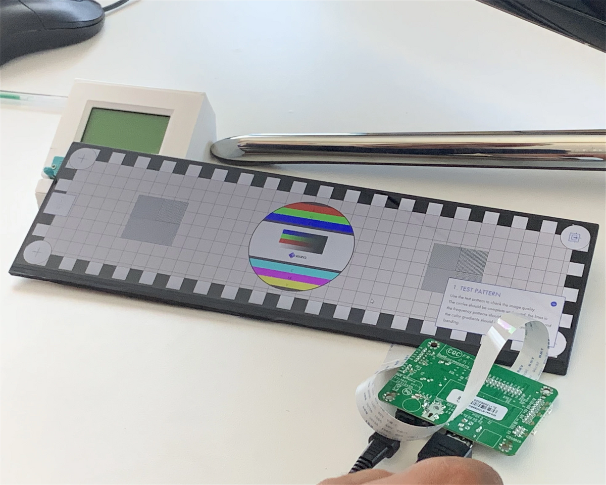 The 1920 by 515 panel showing a monitor test pattern